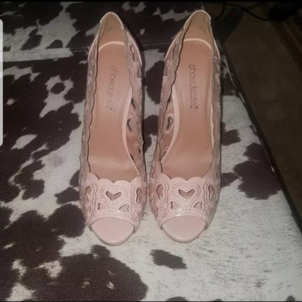 Shoe dazzle peep toe pumps